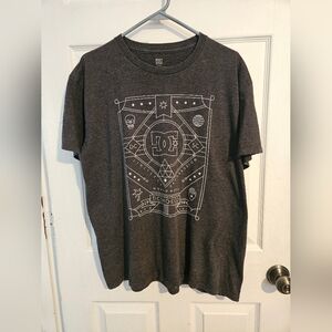 DC Shoe co Men's casual gray t-shirt with graphics Short Sleeve Size LG